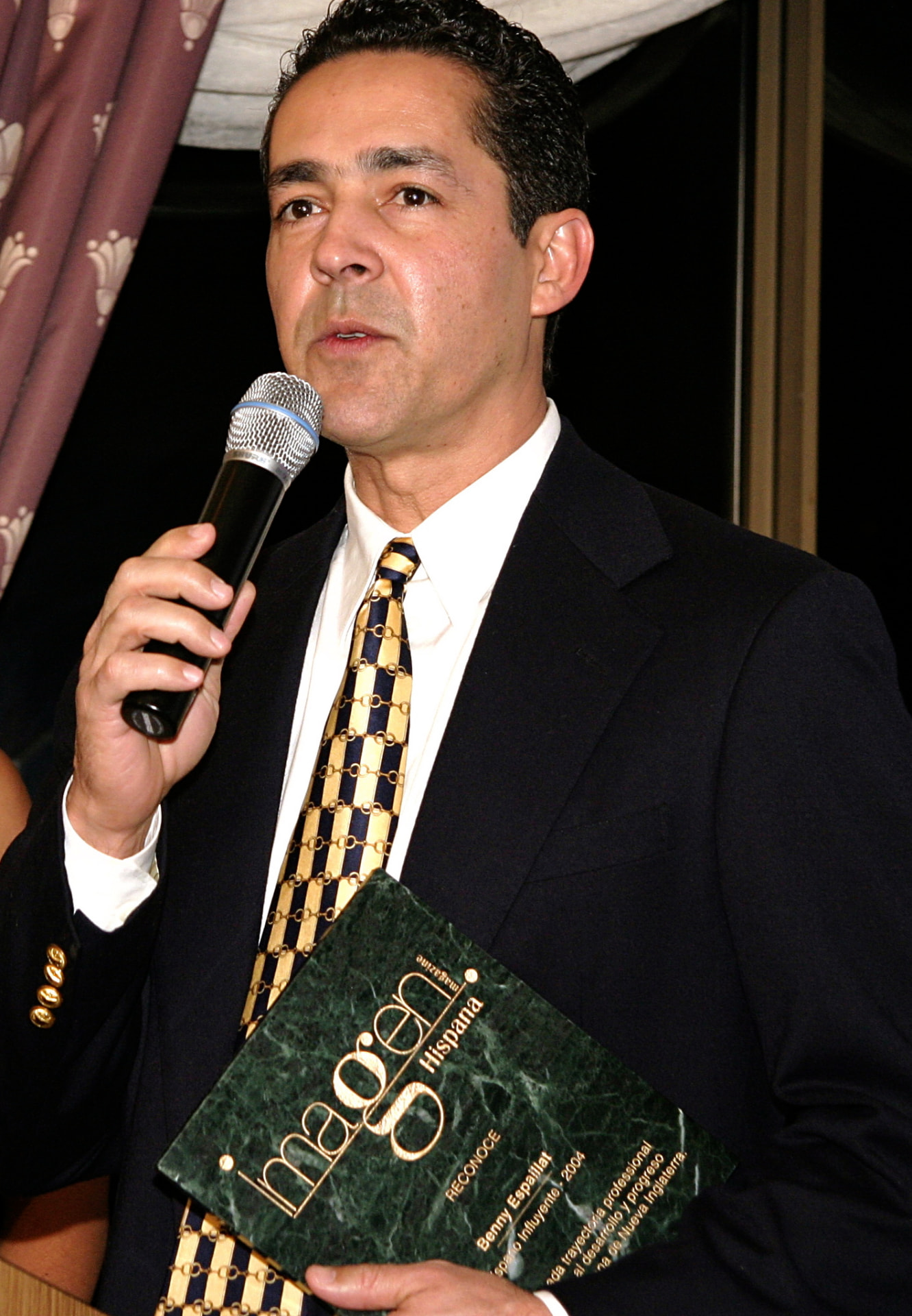 Conversation during the 2003 gala